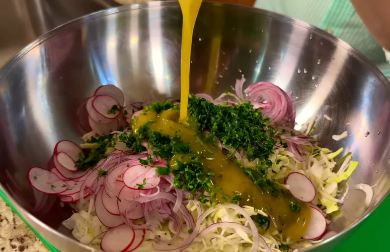 Вкусный салат из капусты на каждый день