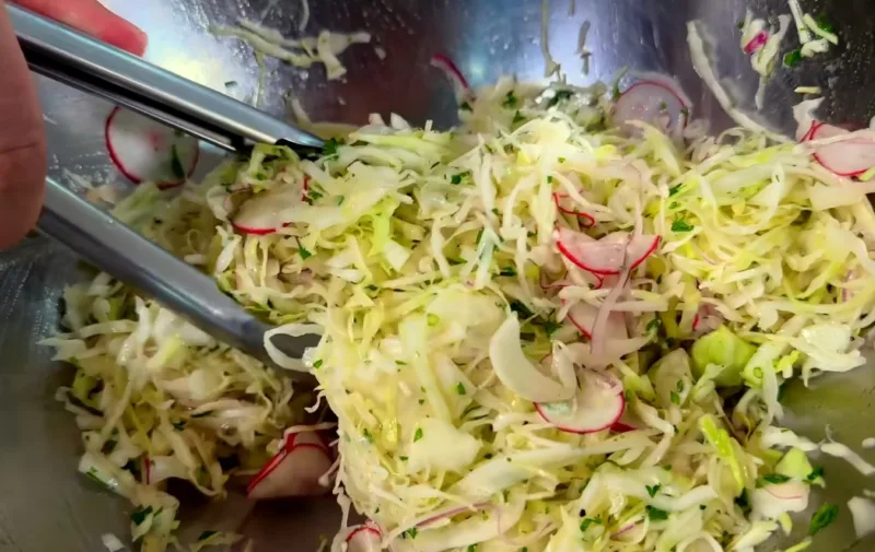 Капустный салат для мяса или других основных блюд