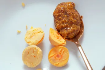 Салат из капусты по-новому: вместо майонеза готовлю заправку на желтках