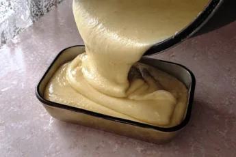 Создание домашнего сыра из молока и творога