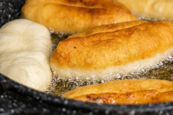Жареные пирожки с печенью и сердцем