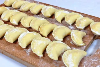 Вареники с творогом приготовленные для варки