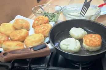 Готовлю ленивые пирожки с яйцом