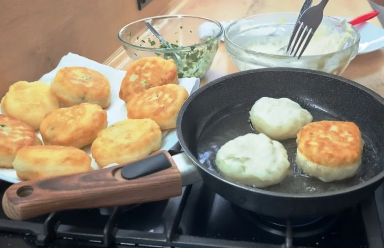 Готовлю ленивые пирожки с яйцом
