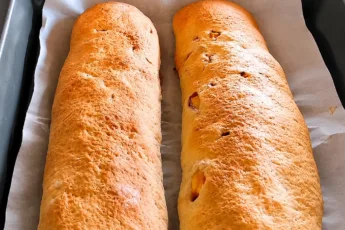 Летние рулеты с персиками и абрикосами в духовке