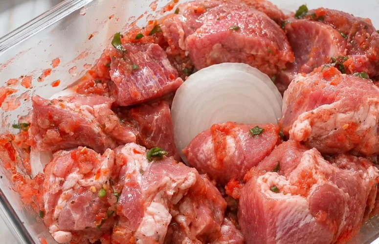 Мариную мясо в томатах и базилике