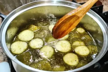 Маринованные огурцы кружочками