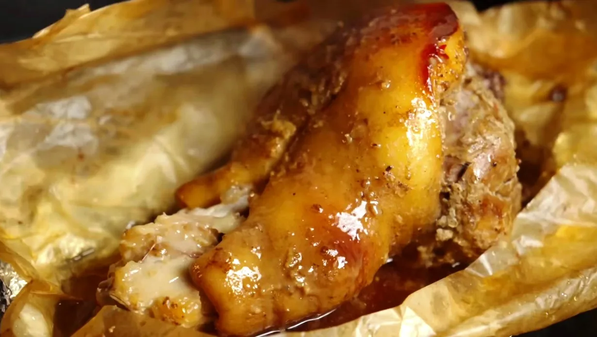 Рулька запечённая в духовке с румяной корочкой