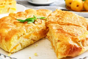 Шарлотка с абрикосами