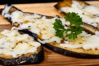 Потрясающие запеченные баклажаны с сыром