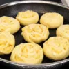 Жарим творожные булочки-завитки с начинкой из сочных яблок