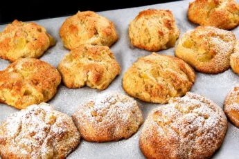 Нежное яблочное печенье с карамелизированной начинкой и минимумом теста