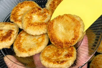 Потрясающие творожные сырники с овсяной мукой