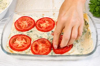 Сборка! Беру 2 листа лаваша и 400 г творога: невероятно вкусный и сочный пирог