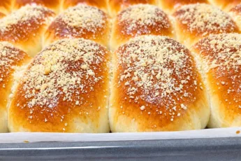 Пирожки с яблочно-сливовой начинкой
